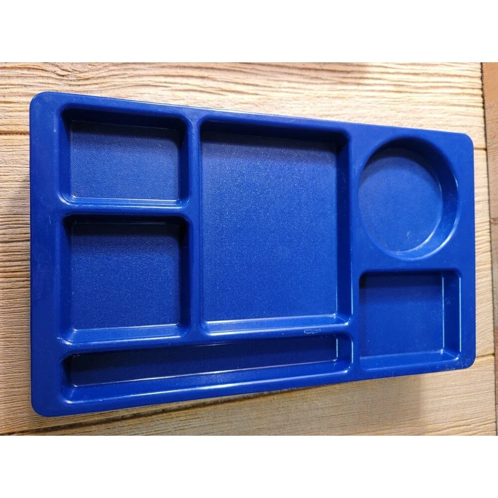 CAMBRO Compartment trays